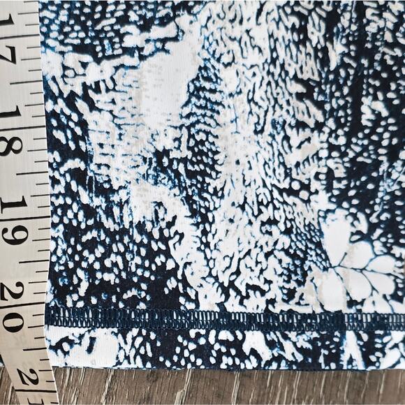 Lululemon Never Still Crop Black Blue and White Floral Mesh Active Leggings 6 - Picture 8 of 8